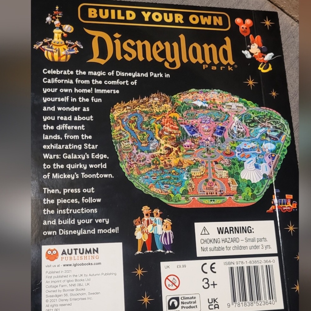 Disneyland Park Model Kit and book - Picture 4 of 6